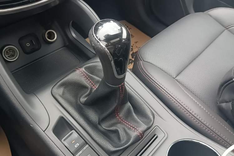 Used CHANGAN CS75 2014 2.0L Manual Luxury Version China IV Standard Gear Lever