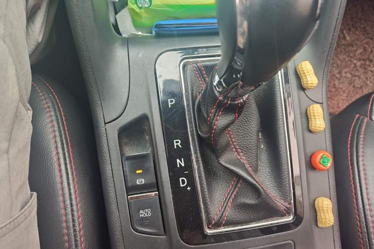 Used CHANGAN CS75 2014 1.8T Automatic Elite Model China IV Standard Gear Lever