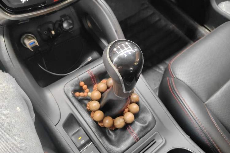 Used CHANGAN CS75 2014 2.0L Manual Luxury Version China IV Standard Gear Lever