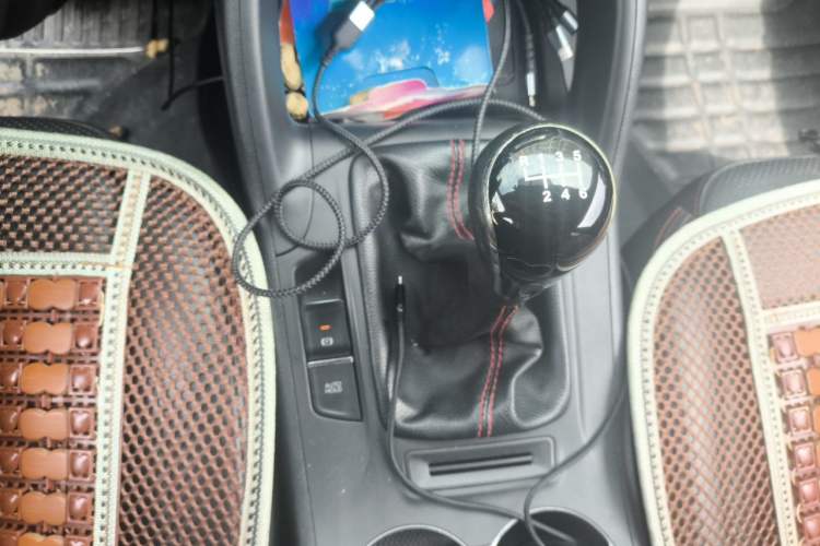 Used CHANGAN CS75 2014 2.0L Manual Luxury Version China IV Standard Gear Lever