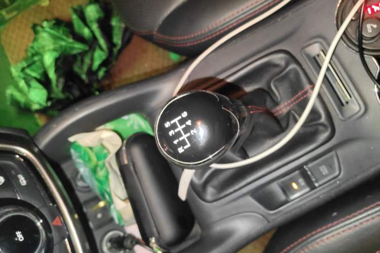 Used CHANGAN CS75 2014 2.0L Manual Luxury Version China IV Standard Gear Lever