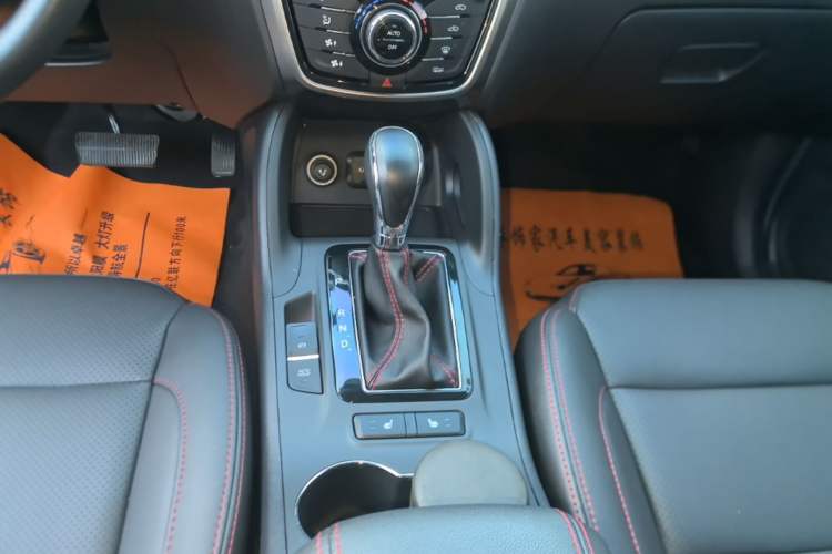 Used CHANGAN CS75 2014 1.8T Automatic Prestige Model China IV Standard Gear Lever