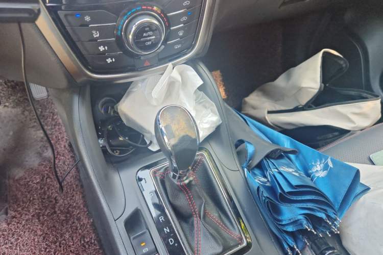 Used CHANGAN CS75 2014 1.8T Automatic Elite Version China V Standard Gear Lever