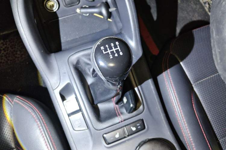 Used CHANGAN CS75 2014 2.0L Manual Leading Version China IV Standard Gear Lever