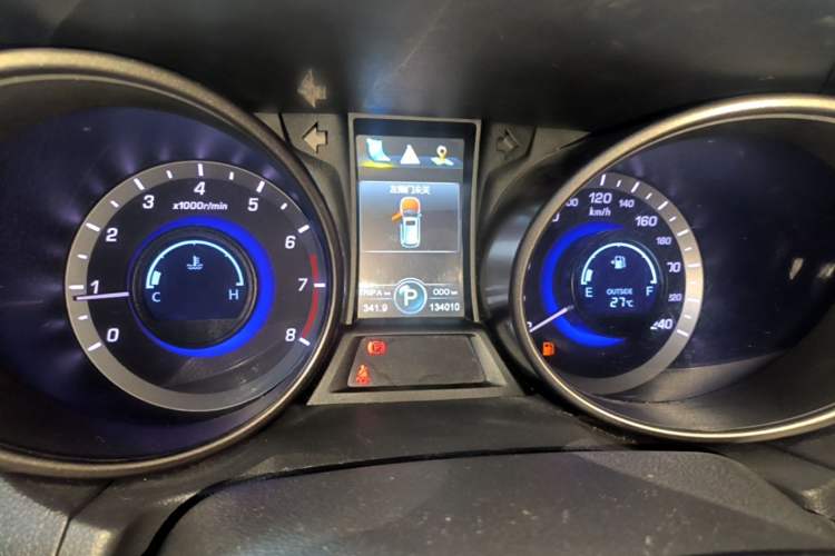 Used CHANGAN CS75 2014 1.8T Automatic Elite Model China IV Standard Instrument Cluster