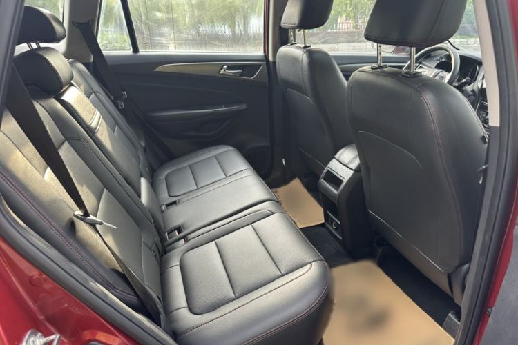 Used CHANGAN CS75 2014 2.0L Manual Luxury Version China IV Standard Interior 3