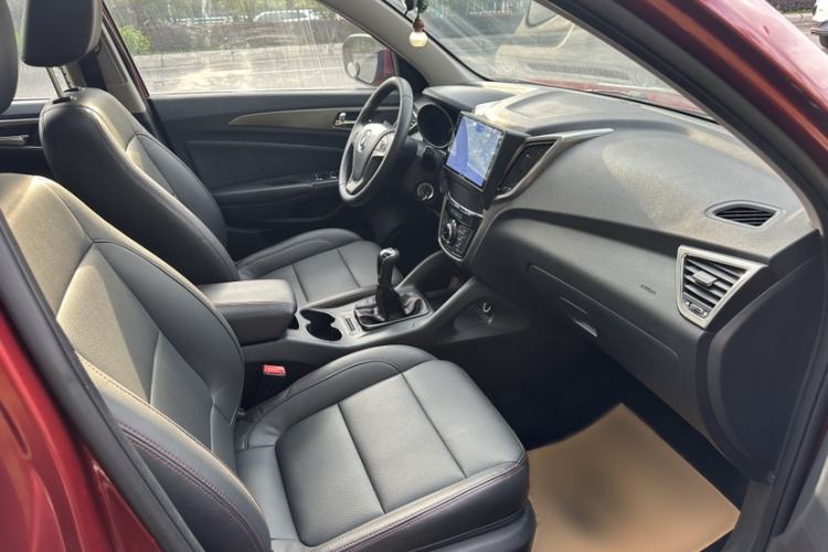 Used CHANGAN CS75 2014 2.0L Manual Luxury Version China IV Standard Interior 6