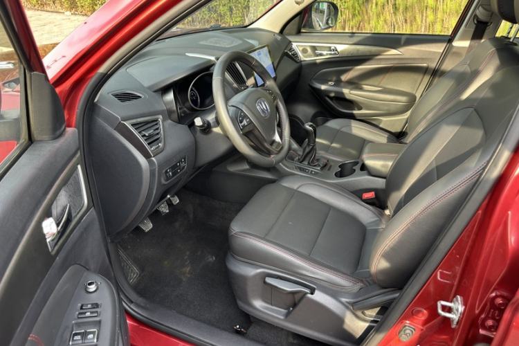 Used CHANGAN CS75 2014 2.0L Manual Luxury Version China IV Standard Interior 8