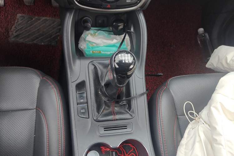 Used CHANGAN CS75 2014 2.0L Manual Luxury Version China V Standard Interior 8
