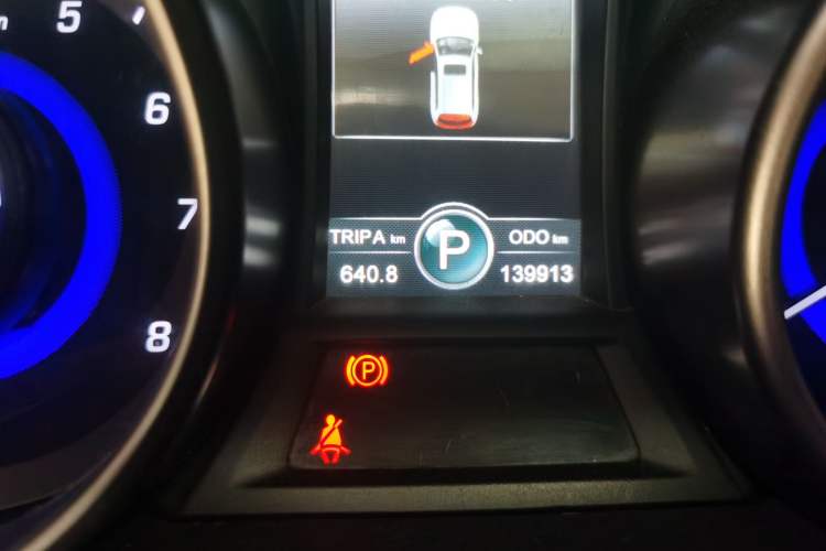 Used CHANGAN CS75 2014 1.8T Automatic Elite Version China V Standard Odometer Close Up