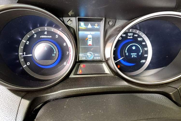 Used CHANGAN CS75 2014 1.8T Automatic Elite Model China IV Standard Odometer Close Up