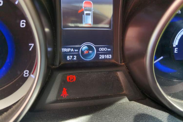 Used CHANGAN CS75 2014 2.0L Manual Luxury Version China IV Standard Odometer Close Up