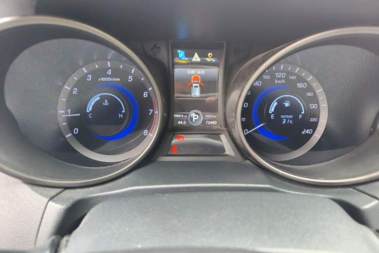 Used CHANGAN CS75 2014 1.8T Automatic Elite Model China IV Standard Odometer Close Up