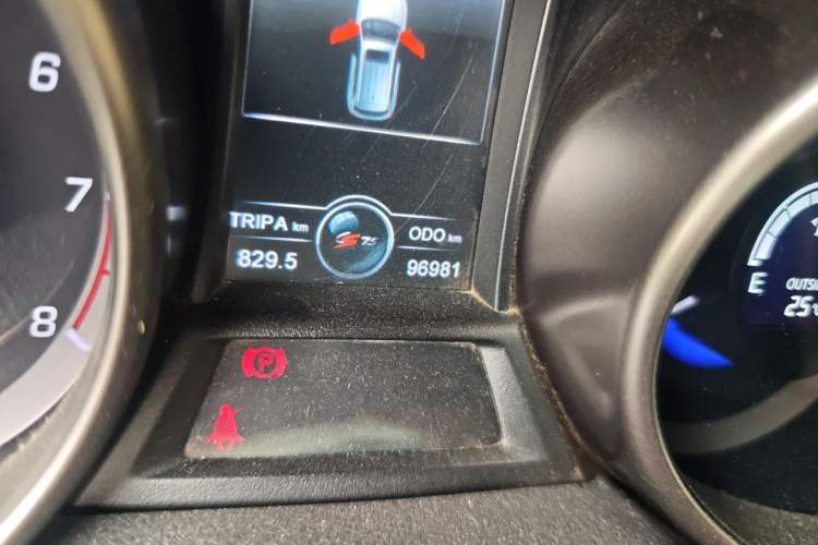 Used CHANGAN CS75 2014 2.0L Manual Luxury Version China IV Standard Odometer Close Up