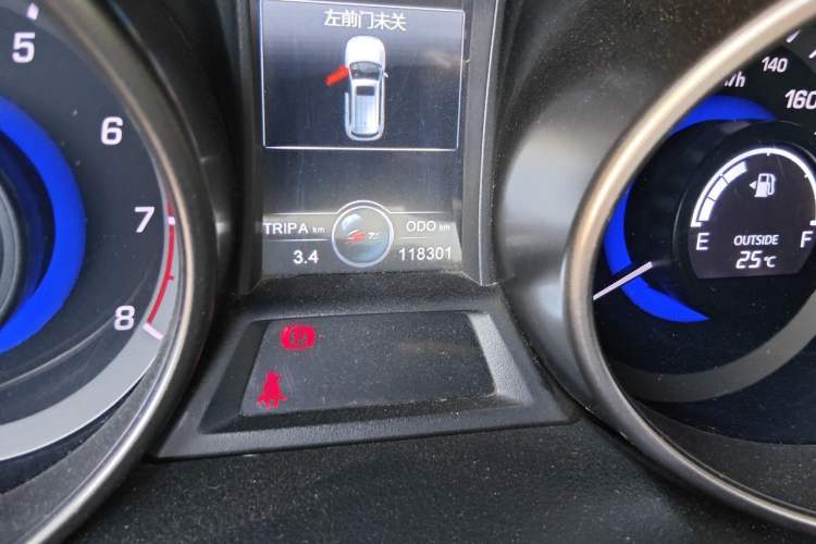 Used CHANGAN CS75 2014 2.0L Manual Luxury Version China V Standard Odometer Close Up