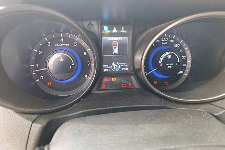 Used CHANGAN CS75 2014 1.8T Automatic Elite Model China IV Standard Odometer Close Up