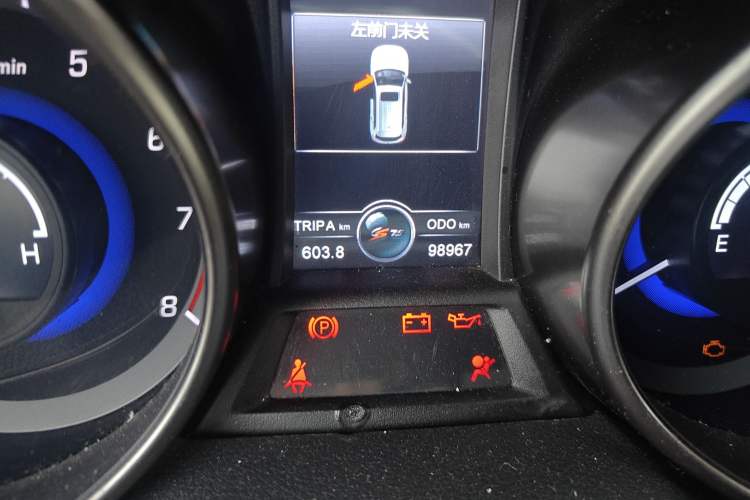 Used CHANGAN CS75 2014 2.0L Manual Luxury Version China V Standard Odometer Close Up