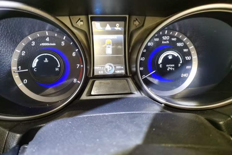 Used CHANGAN CS75 2014 1.8T Automatic Prestige Model China V Standard Odometer Close Up