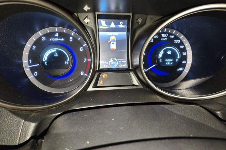 Used CHANGAN CS75 2014 2.0L Manual Leading Version China IV Standard Odometer Close Up