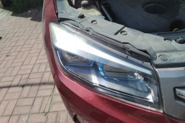 Used CHANGAN CS75 2014 2.0L Manual Luxury Version China IV Standard Right Front Headlight