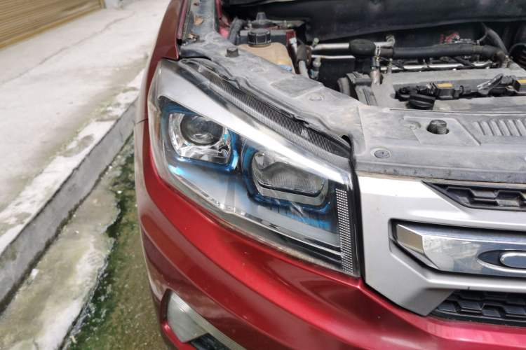 Used CHANGAN CS75 2014 2.0L Manual Leading Version China IV Standard Right Front Headlight