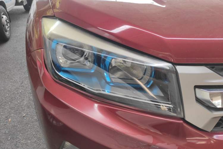 Used CHANGAN CS75 2014 2.0L Manual Luxury Version China IV Standard Right Front Headlight