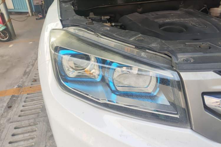 Used CHANGAN CS75 2014 1.8T Automatic Elite Version China V Standard Right Front Headlight