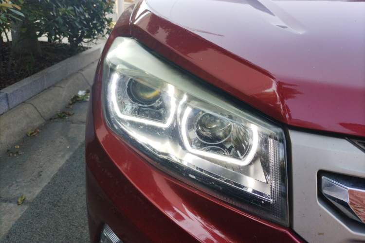 Used CHANGAN CS75 2014 1.8T Automatic Elite Model China IV Standard Right Front Headlight