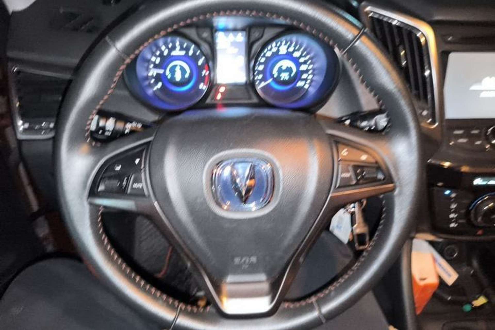 Used CHANGAN CS75 2014 2.0L Manual Luxury Version China IV Standard Steering Wheel