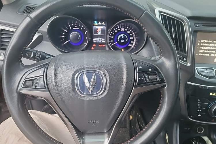 Used CHANGAN CS75 2014 2.0L Manual Luxury Version China IV Standard Steering Wheel