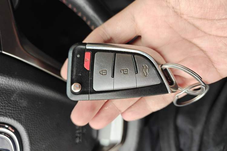 Used CHANGAN CS75 2014 2.0L Manual Luxury Version China IV Standard Vehicle Key
