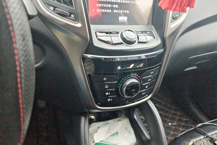 Used CHANGAN CS75 2014 2.0L Manual Luxury Version China V Standard Audio And AC Panel