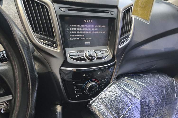 Used CHANGAN CS75 2014 2.0L Manual Luxury Version China IV Standard Audio And AC Panel
