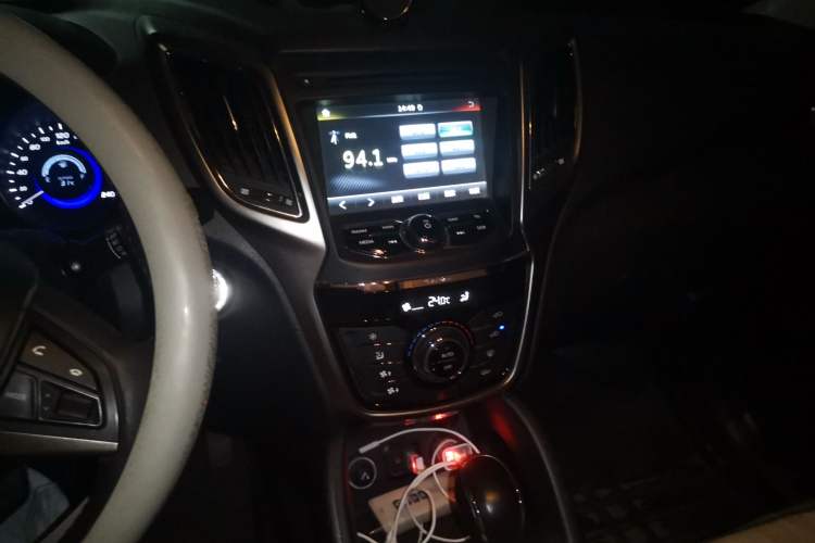 Used CHANGAN CS75 2014 1.8T Automatic Elite Version China V Standard Audio And AC Panel