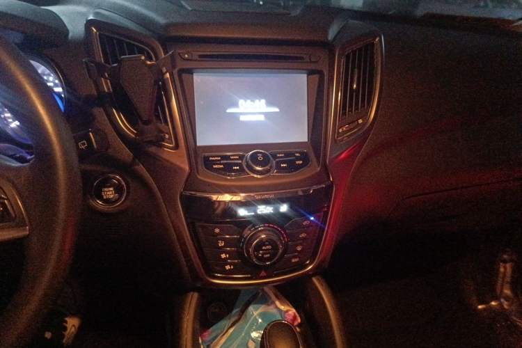 Used CHANGAN CS75 2014 1.8T Automatic Elite Version China V Standard Audio And AC Panel