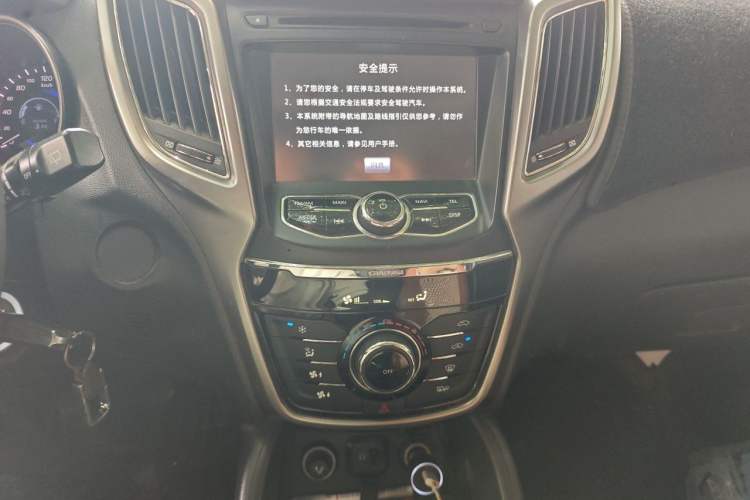 Used CHANGAN CS75 2014 2.0L Manual Luxury Version China V Standard Audio And AC Panel