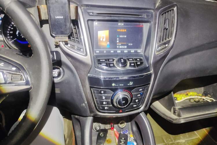 Used CHANGAN CS75 2014 2.0L Manual Leading Version China IV Standard Audio And AC Panel