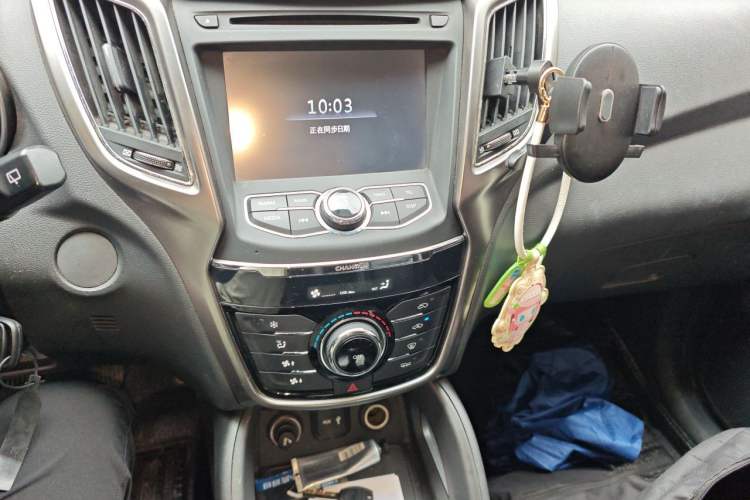 Used CHANGAN CS75 2014 2.0L Manual Luxury Version China IV Standard Audio And AC Panel