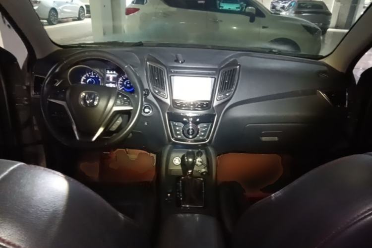 Used CHANGAN CS75 2014 1.8T Automatic Elite Version China V Standard Center Console