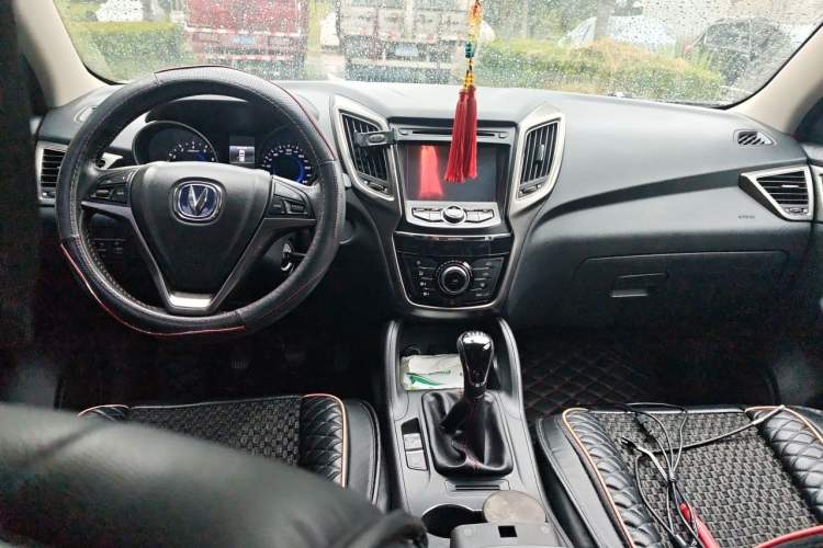 Used CHANGAN CS75 2014 2.0L Manual Luxury Version China V Standard Center Console