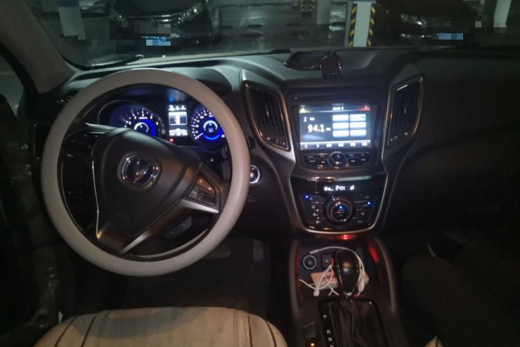 Used CHANGAN CS75 2014 1.8T Automatic Elite Version China V Standard Center Console