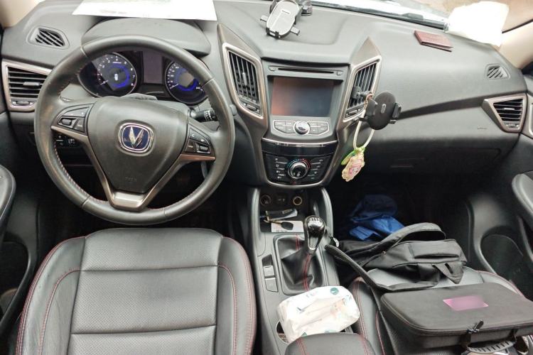Used CHANGAN CS75 2014 2.0L Manual Luxury Version China IV Standard Center Console