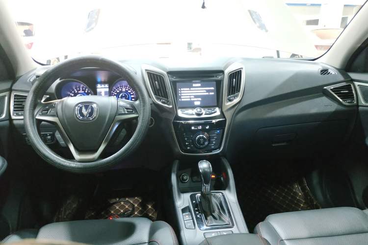 Used CHANGAN CS75 2014 1.8T Automatic Prestige Model China IV Standard Center Console