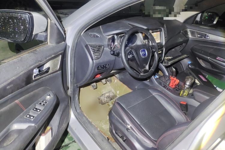 Used CHANGAN CS75 2014 2.0L Manual Leading Version China IV Standard Driver Seat