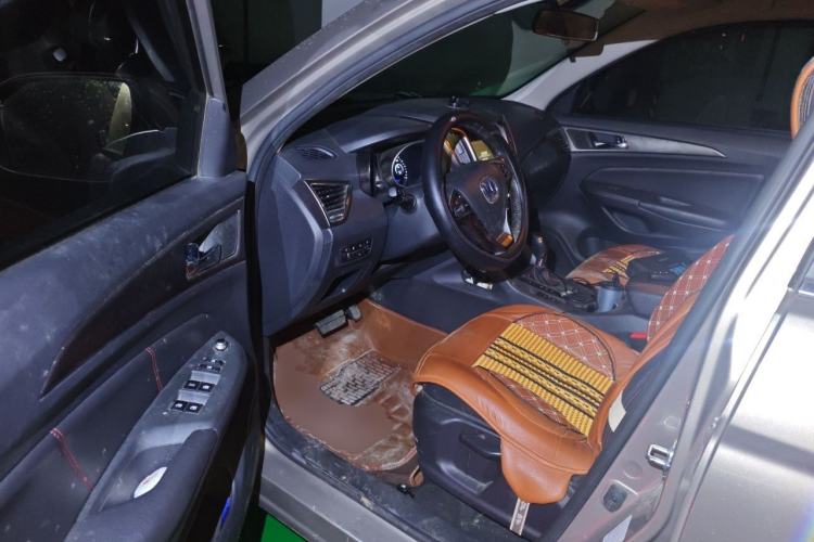Used CHANGAN CS75 2014 1.8T Automatic Elite Model China IV Standard Driver Seat