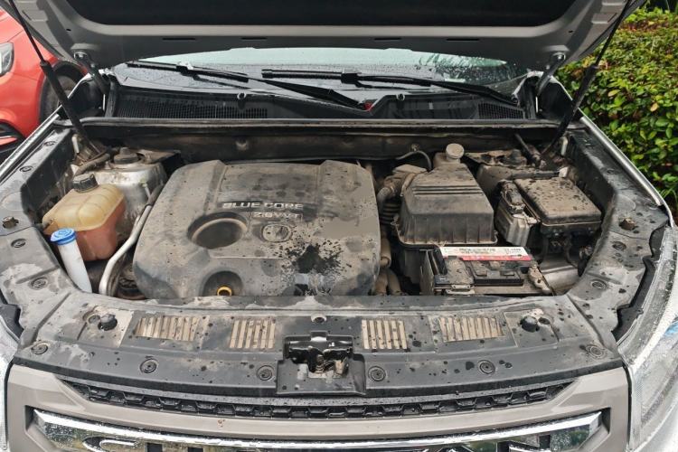 Used CHANGAN CS75 2014 2.0L Manual Luxury Version China V Standard Engine Bay