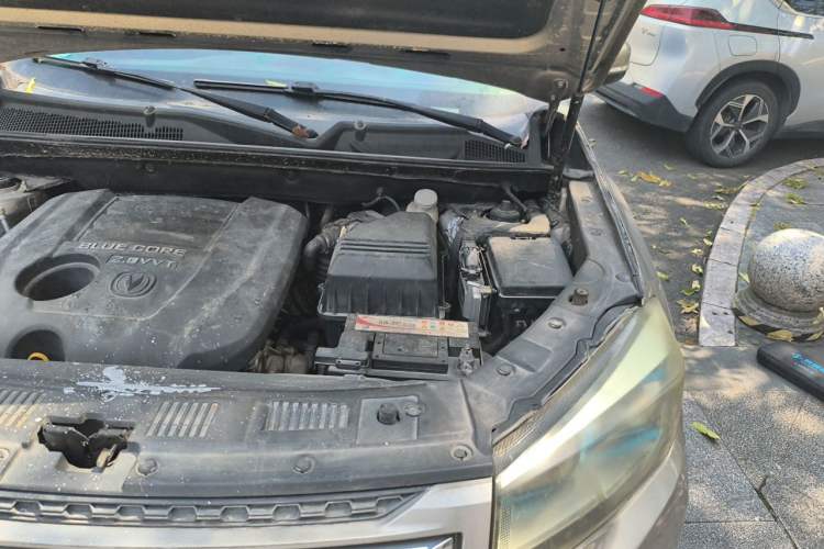 Used CHANGAN CS75 2014 2.0L Manual Luxury Version China IV Standard Engine Bay Left