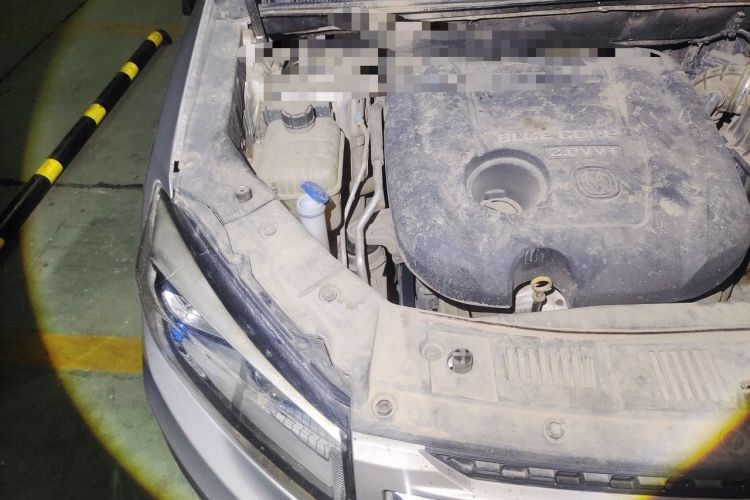 Used CHANGAN CS75 2014 2.0L Manual Leading Version China IV Standard Engine Bay Right