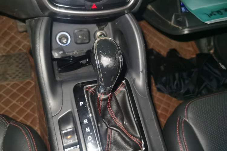 Used CHANGAN CS75 2014 1.8T Automatic Prestige Model China IV Standard Gear Lever