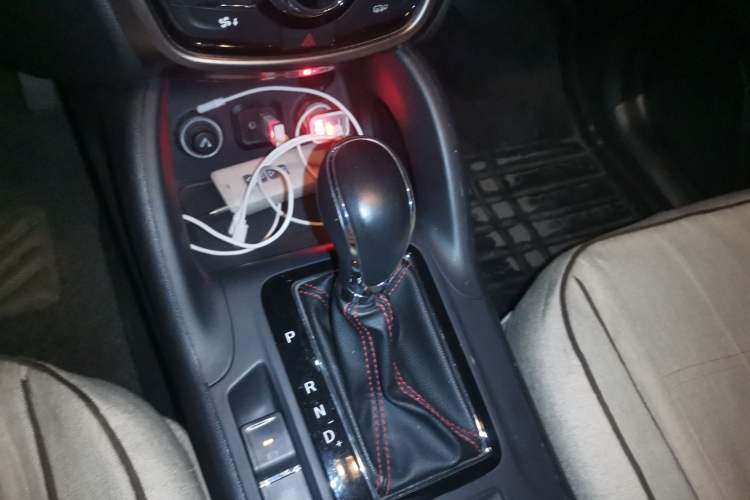 Used CHANGAN CS75 2014 1.8T Automatic Elite Version China V Standard Gear Lever